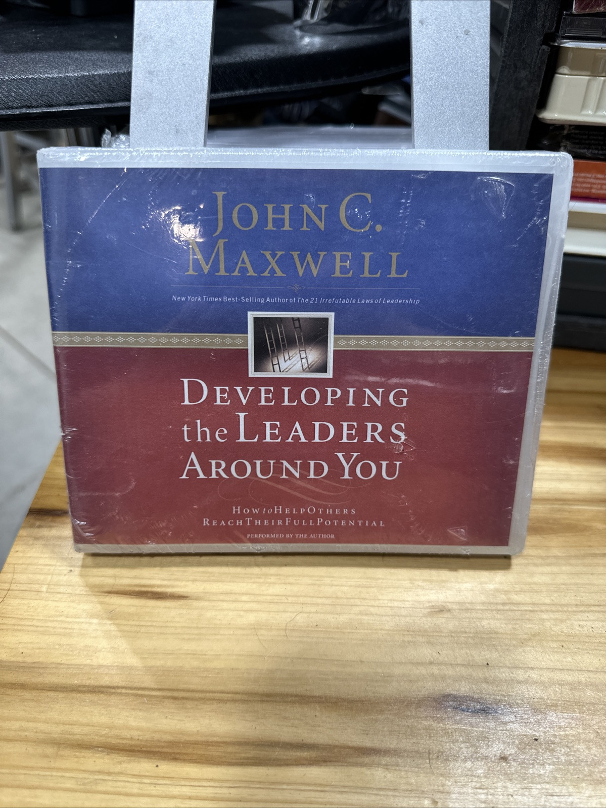 Developing the Leaders Around You: How to Help Others Reach Their Full Potential