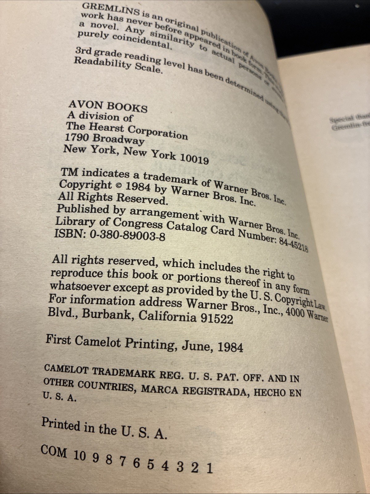 1984 Steven Spielberg Presents GREMLINS 1st Printing Ed Avon Camelot Paperback